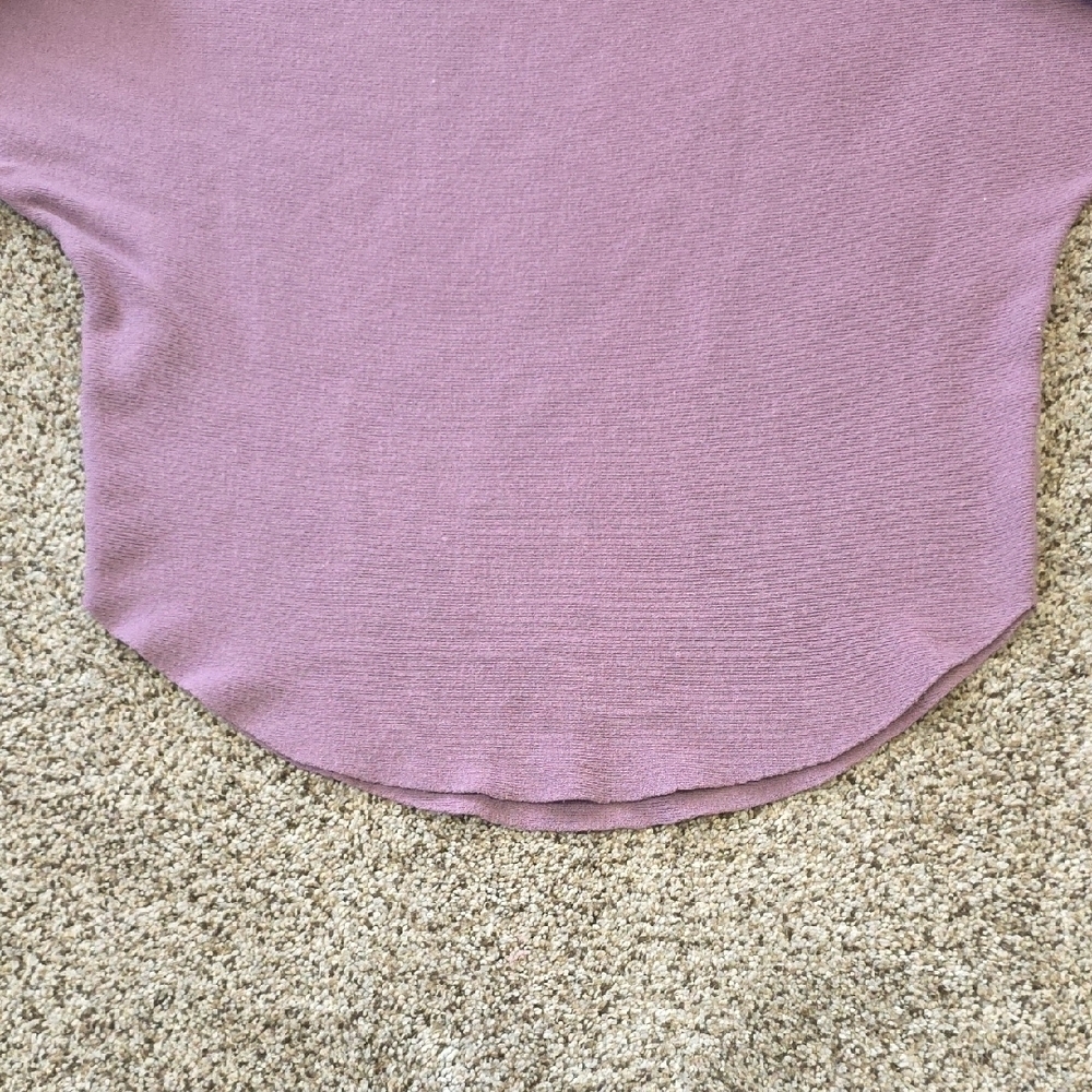 Elegant Lavender V-Neck Sweater - Picture 3 of 9